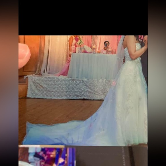 Selling my wedding dress - Picture 4 of 4